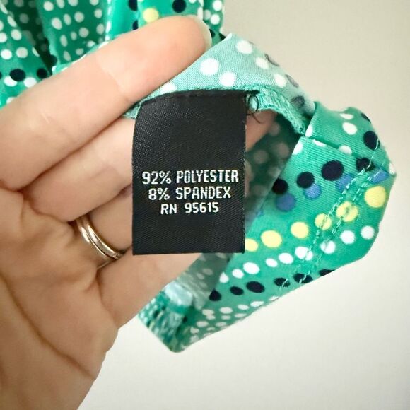 Rafaella Ruffle Front Sleeveless Top in Green and Multi Dot Size L - Picture 4 of 5